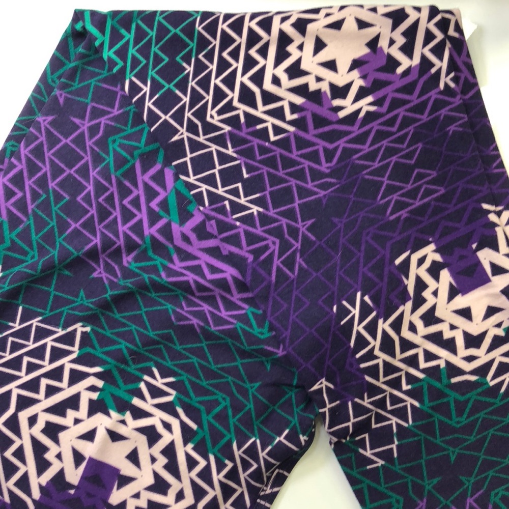LuLaRoe Tall & Curvy Leggings